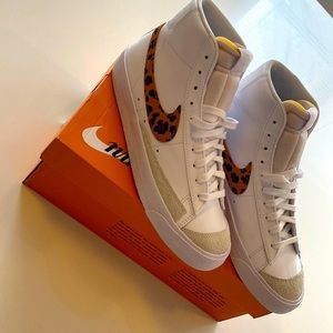 Women’s Blazer Mid Nikes